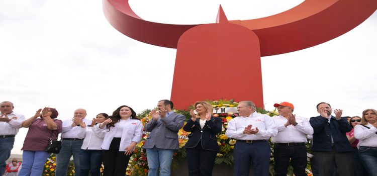 Realizan Guardia de Honor en conmemoración por el Día del Trabajo