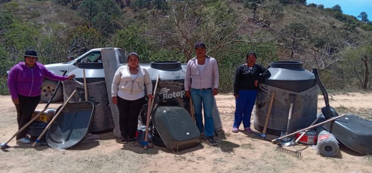 Benefician a habitantes de Guadalupe y Calvo con herramientas para producción agrícola