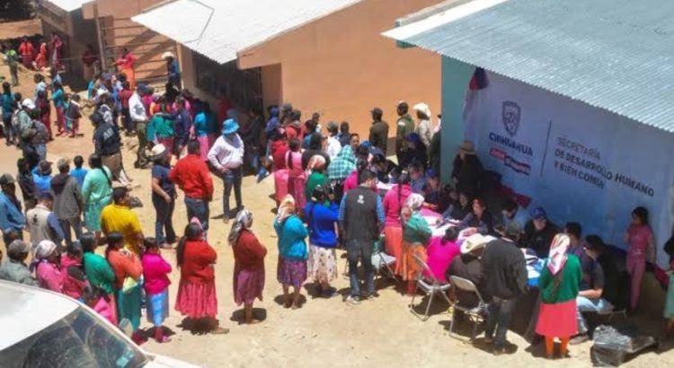Entregan apoyos alimenticios y estufas ecológicas en Guadalupe y Calvo