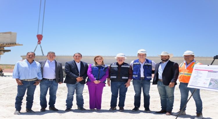 Supervisan construcción de Paso Superior en la carretera Gómez Palacio-Jiménez