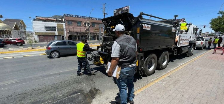 Brigadas reparan vialidades de ciudad Juárez