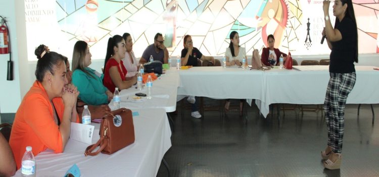 Capacitan a funcionarios municipales sobre el adecuado manejo de apoyos alimenticios