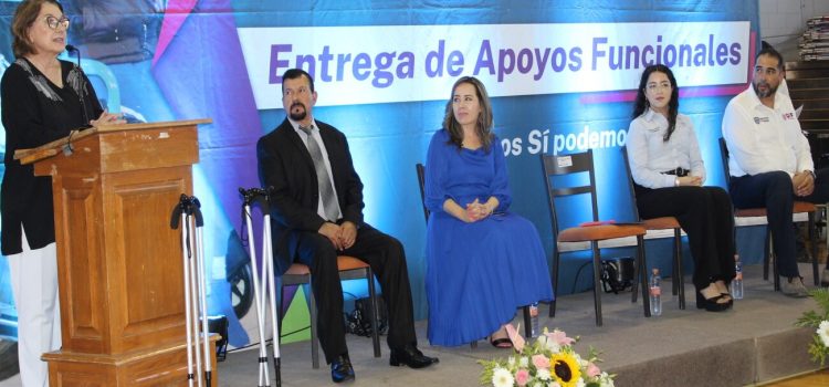 DIF Estatal entrega aparatos funcionales y de movilidad a beneficiarios de la región Centro Sur