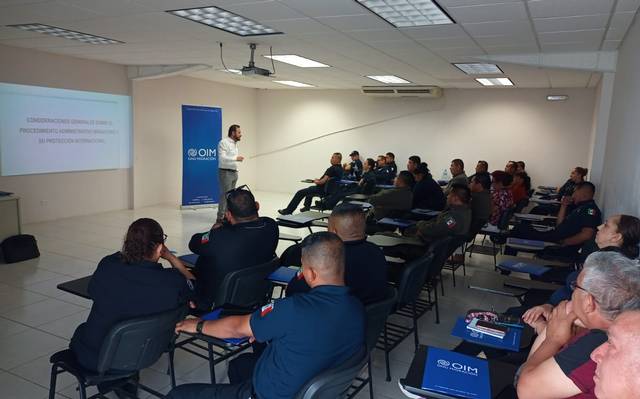 Capacitan a agentes de la SSPE Juárez en atención a migrantes