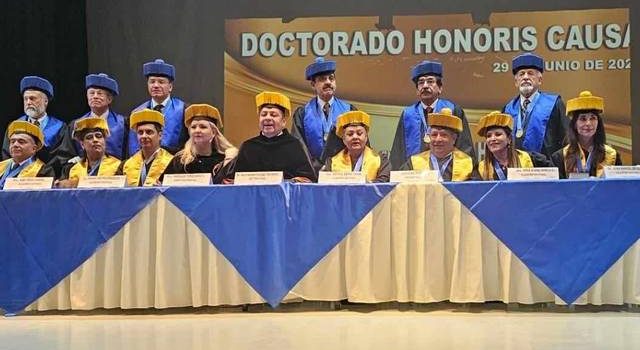 Reciben a Doctores Honoris Causa en Ciudad Juárez