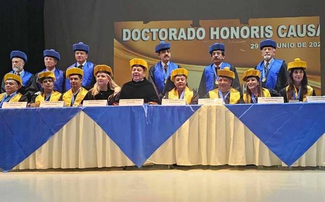 Reciben a Doctores Honoris Causa en Ciudad Juárez