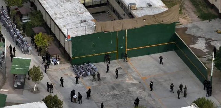 Localizan armas y drogas en el Cereso 3 de Ciudad Juárez