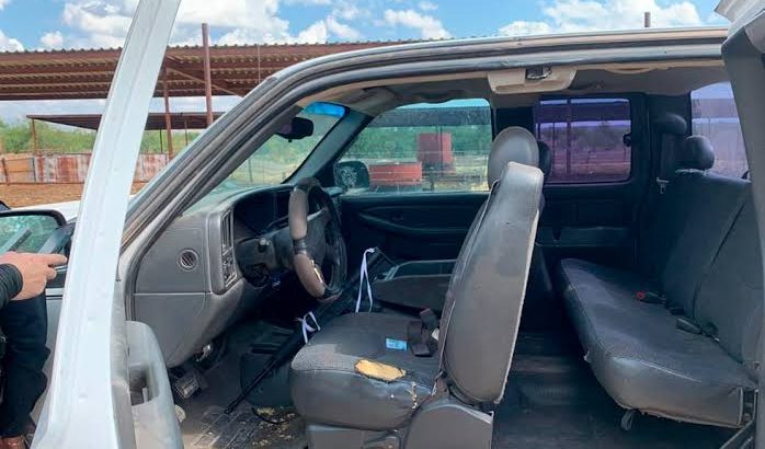 Localizan en Juárez camionetas robadas con armas en su interior