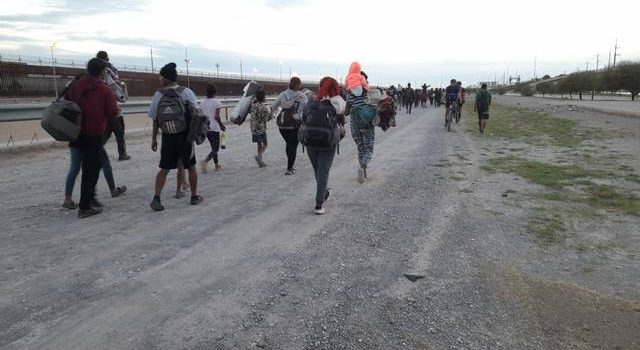 Llegan cientos de migrantes a Ciudad Juárez