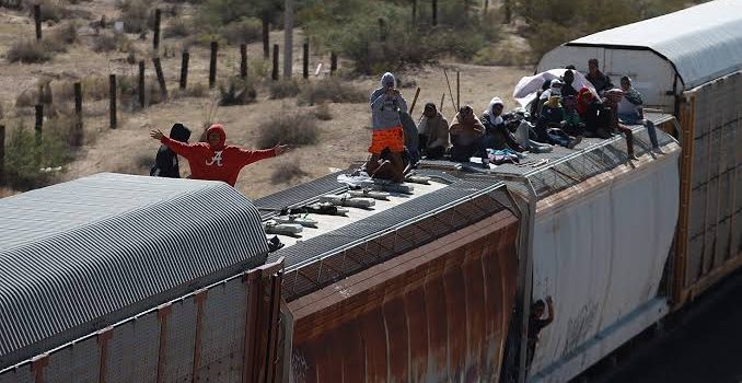 Llegan 400 migrantes más a bordo del tren a Ciudad Juárez