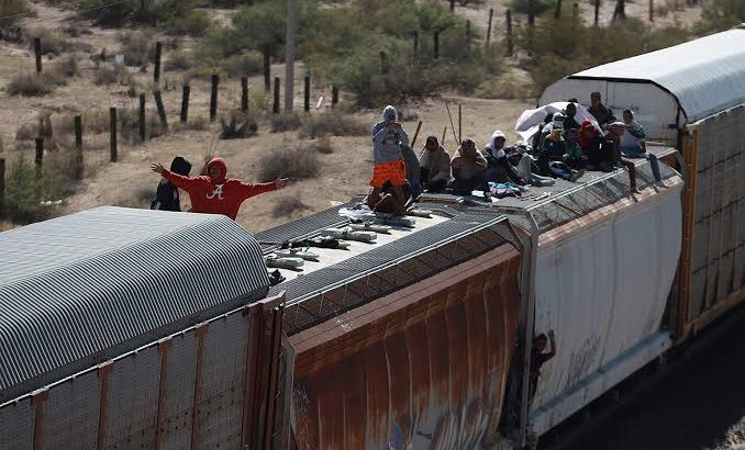 Llegan 400 migrantes más a bordo del tren a Ciudad Juárez