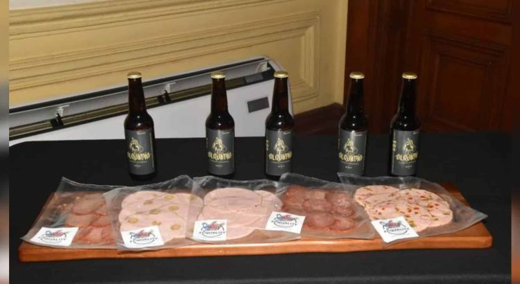 Presenta UACH cerveza artesanal “Alquimia” y productos cárnicos gourmet en la Quinta Gameros
