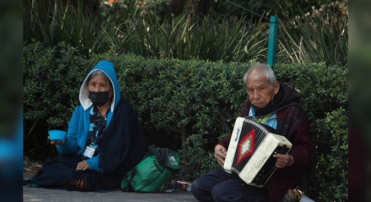 Violencia y abandono hacia adultos mayores alcanzaría hasta cuatro años de prisión