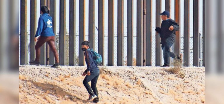 Bajan más de 60% cruces de migrantes