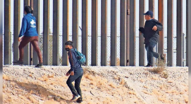 Bajan más de 60% cruces de migrantes