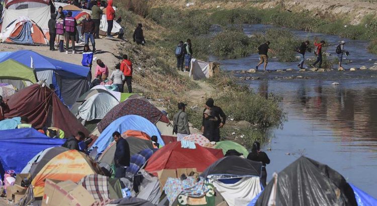 Chihuahua instala 5 mega campamentos para migrantes ante amenaza de deportaciones masivas