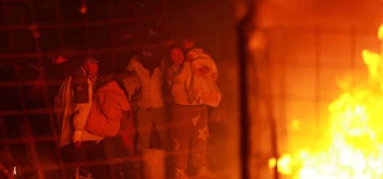 Migrantes incendian campamento para evitar ser detenidos en operativo del INM