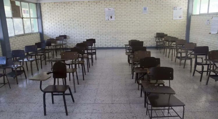 Sin clases, 42 mil 600 alumnos de escuelas estatales por paro de maestros