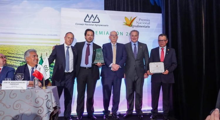 Recibe la Unión Ganadera Regional de Chihuahua el Premio Nacional Agroalimentario