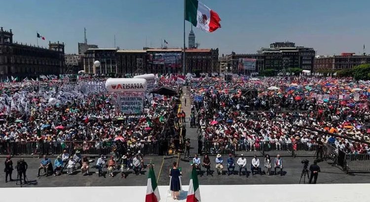 Más de 350 mil personas presentes en la  asamblea informativa de Sheinbaum en el Zócalo