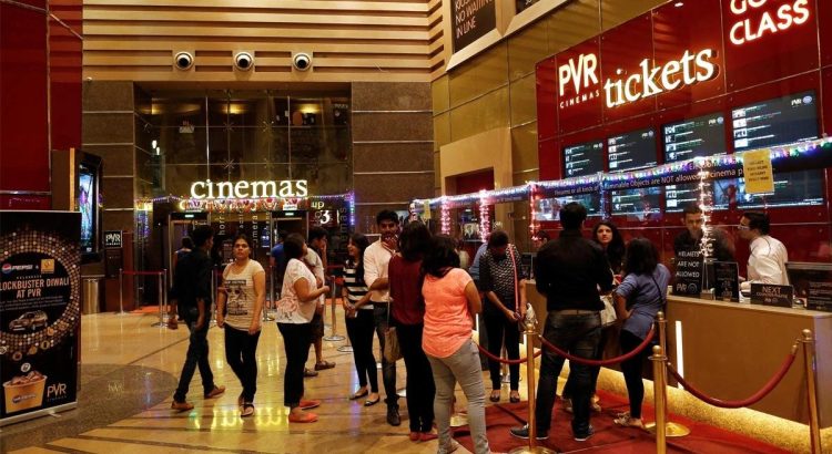 Demandó al cine por proyectar media hora de anuncios… ¡y ganó!