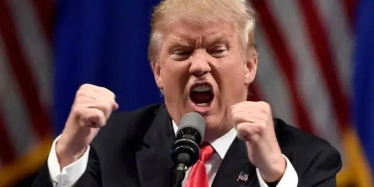 Trump anuncia arancel del 25% a países que compren petróleo a Venezuela