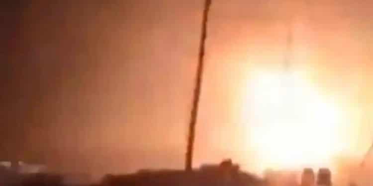 India ataca con misiles a Pakistán