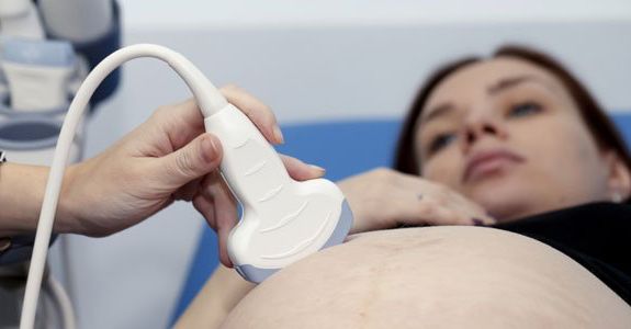 Disminuyen muertes maternas en primeros cuatro meses del 2025 en el estado