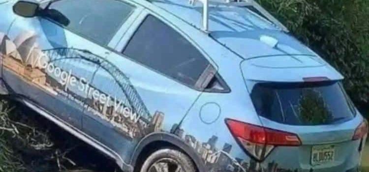 Apedrean auto de Google Maps por creer que atrae huracanes Apedrean auto de Google Maps por creer que atrae huracanes