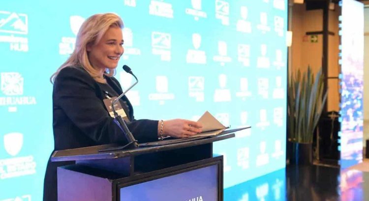 Chihuahua ofrece condiciones únicas para inversiones: Maru Campos a diplomáticos y empresarios