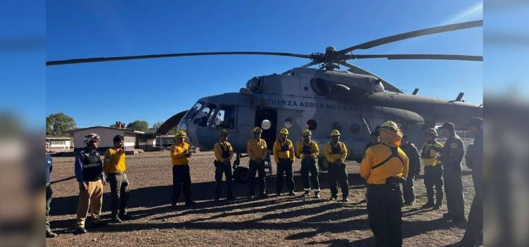 Defensa Nacional realiza descargas de agua para controlar incendios forestales en Chihuahua