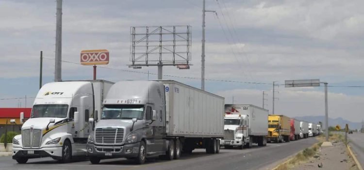 Diariamente cruzan por Chihuahua 3 mil 700 tráileres rumbo a Estados Unidos