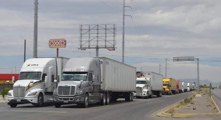 Diariamente cruzan por Chihuahua 3 mil 700 tráileres rumbo a Estados Unidos