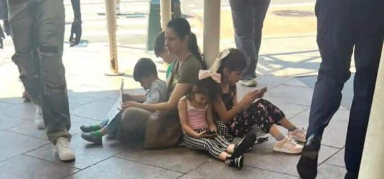 Efecto Trump: familia en Los Ángeles pide limosna tras deportación del padre Efecto Trump: familia en Los Ángeles pide limosna tras deportación del padre