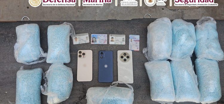 Detienen en Chihuahua a tres personas que transportaban 110 mil pastillas de fentanilo