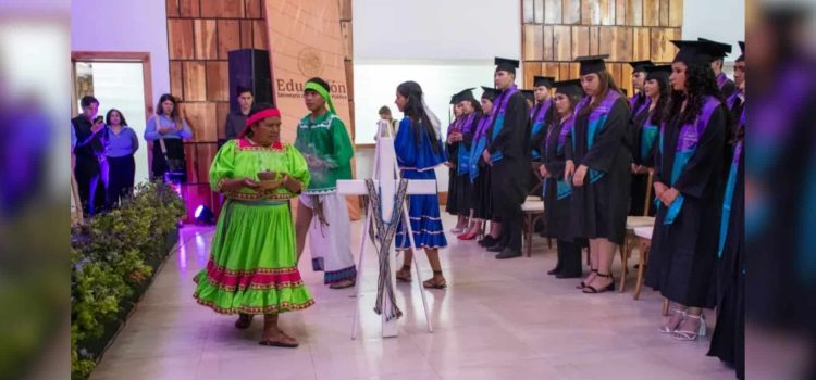 Egresan 75 nuevos profesionistas de la Universidad Tecnológica de la Tarahumara