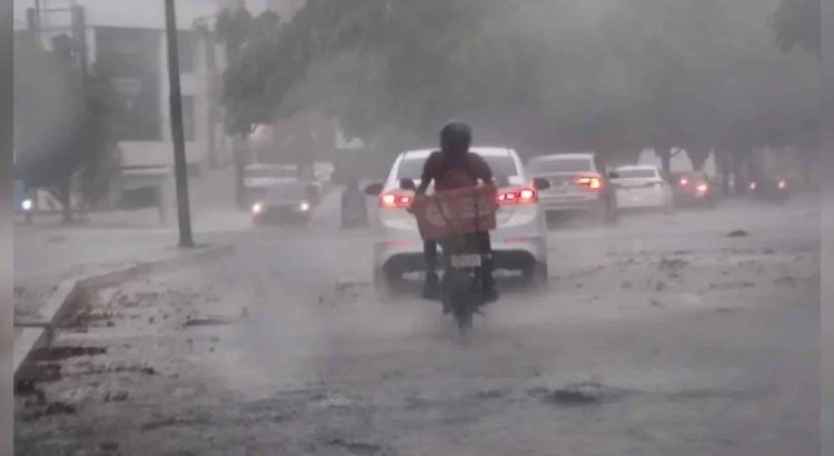 Chihuahua activa protocolos ante posible granizada y descargas eléctricas