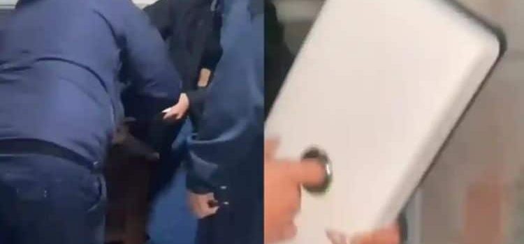 Llegó a urgencias con el dedo atrapado en la tapa de un inodoro Llegó a urgencias con el dedo atrapado en la tapa de un inodoro