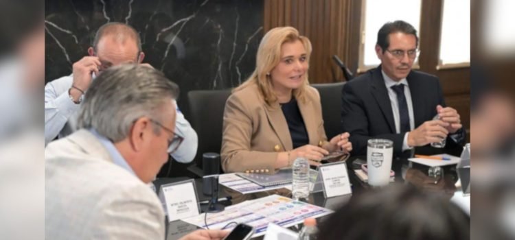 Analiza Maru Campos con su gabinete estrategia contra el sarampión