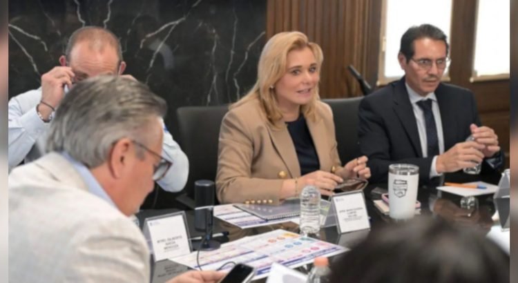 Analiza Maru Campos con su gabinete estrategia contra el sarampión
