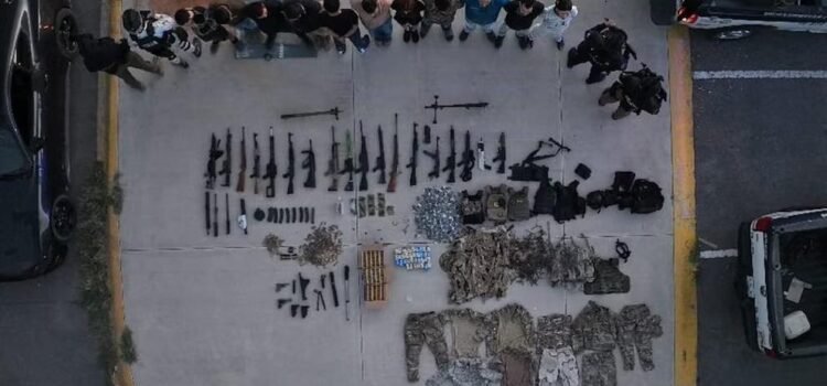 Capturan a 11 presuntos integrantes de La Línea con arsenal, equipo táctico y drogas en Chihuahua Capturan a 11 presuntos integrantes de La Línea con arsenal, equipo táctico y drogas en Chihuahua