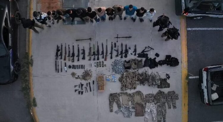 Capturan a 11 presuntos integrantes de La Línea con arsenal, equipo táctico y drogas en Chihuahua Capturan a 11 presuntos integrantes de La Línea con arsenal, equipo táctico y drogas en Chihuahua