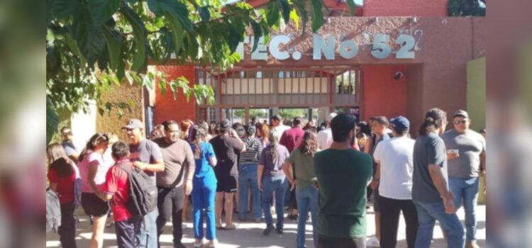 Alumna de secundaria agrede con hacha y navaja a madre de familia