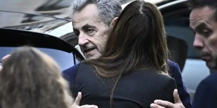 Entra Sarkozy a prisión Entra Sarkozy a prisión