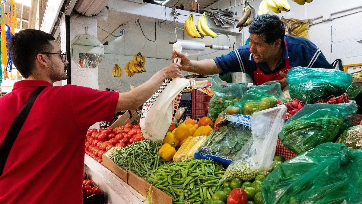 Analizan trazabilidad de lechuga vinculada a brote de diarrea en Estados Unidos; pudo pasar por Chihuahua